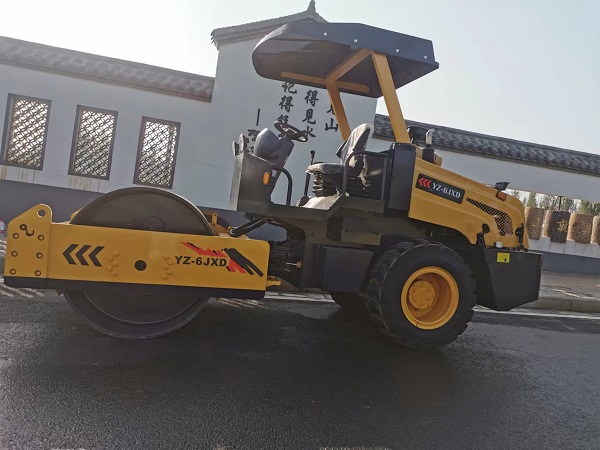 6噸單鋼輪振動壓路機}